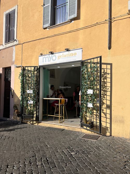 Eingang zur Gelateria MYO gelatino  at MYO - La Gelateria in Rome