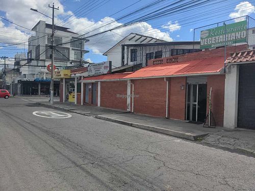 Street view outside of Restaurant at Tzan Chuen Vegetariano in Quito