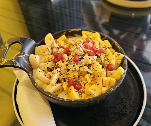 vegan smoothie bowl (no honey) at Queen Bee cafe in Trincomalee