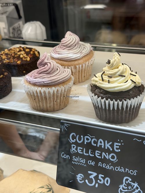 Cupcakes rellenas  at Sansa Café in Sevilla