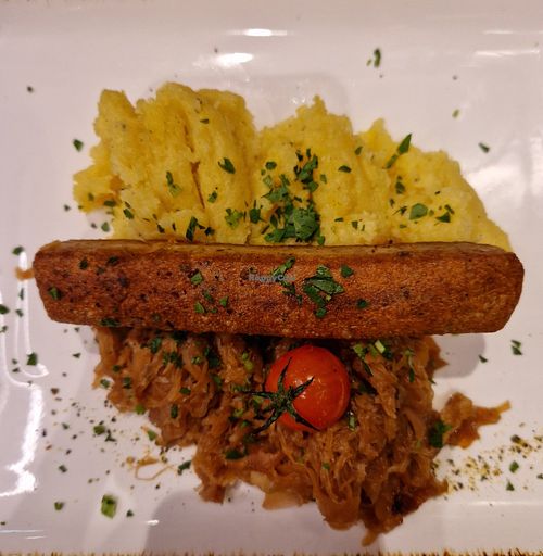 Vegane Wurst vom Grill mit Kartoffelpüree und Sauerkraut at Goldener Schwan in Aachen