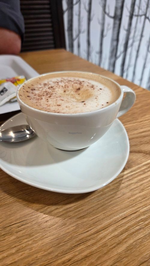 Cappuccino mit Hafermilch at Fischer in Kanton Clerf