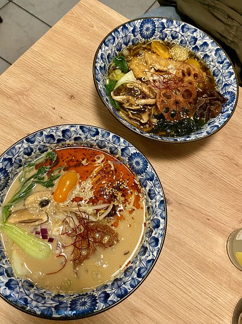Veganes Ramen (hinten) und veganes Tantan Ramen (vorne)  at Ori Ori Ramen in Bremen