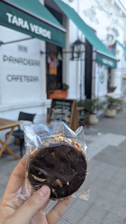 Alfajor de chocolate at Tara Verde in La Plata