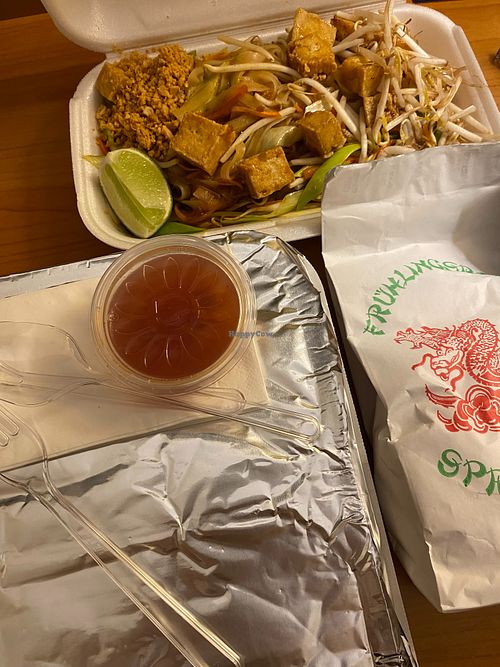 Pad Thai, Phad Med Mamuang and vegetable spring rolls with sweet & sour sauce.   at Asia Diamond's in Hessen