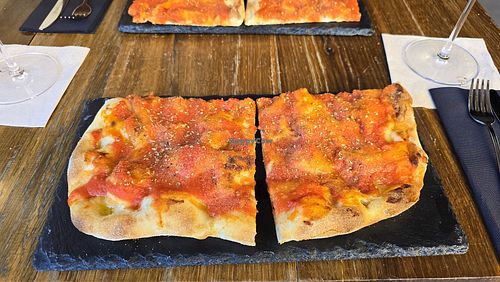 Pizza without cheese at Vineria Risorgimento in Lazio