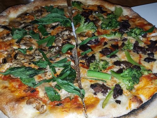 Half and half, two toppings at Hatool HaYarok - The Green Cat in Tel Aviv