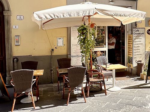 Outdoor seatingg  at Chiaroscuro  in Prato