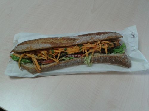 Sandwich 'Le potager' (vegan) with vegetables and tofu rosso at Le Petit Sherpa in Toulouse