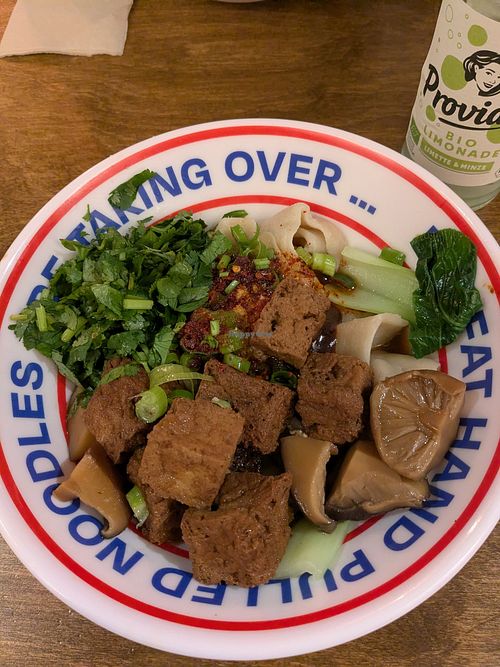 Biang biang noodles mit Tofu und Shiitake at Wen Cheng in Nordrhein-westfalen