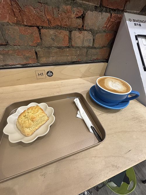 vegan scone and oat milk latte   at meet蘋果咖啡館 in Taipei City