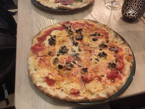 Veganized pizza at Mixto Verde Pizzeria Cafe in Bayern