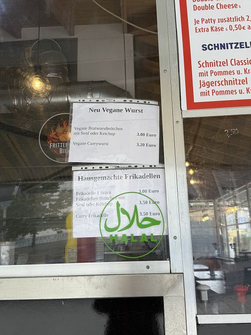 vegane Option Currywurst und Bratwurst   at Frittenliebe Bilk in Nordrhein-westfalen