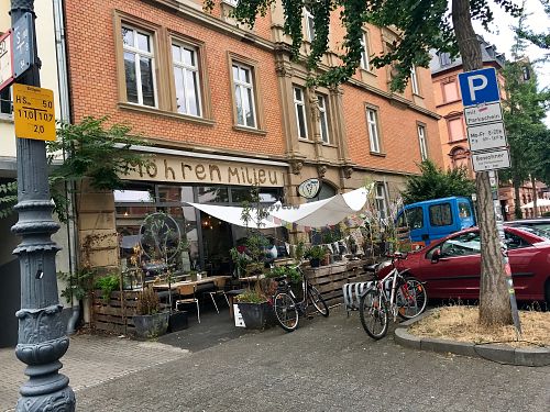 outside at Moehren Milieu Eco Cafe in Mainz