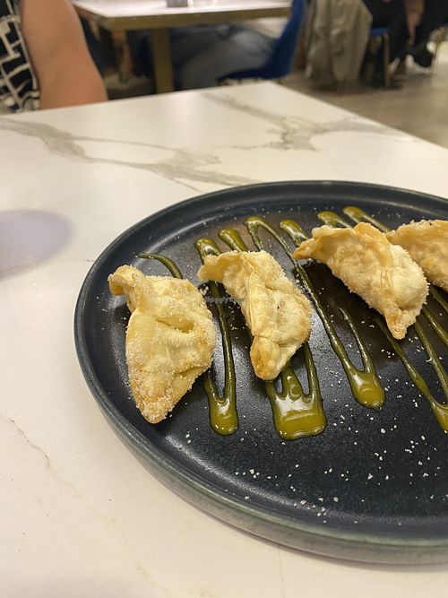 Gyozas de manzana con salsa de mango  at Rabieta in Comunidad Valenciana