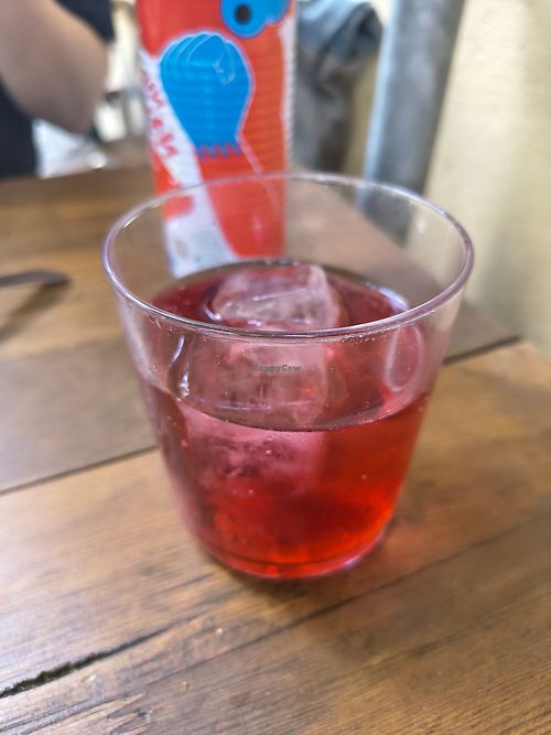 Hibiskus-Limo 🥤 für 3 Euro at Pilz Imbiss in Berlin