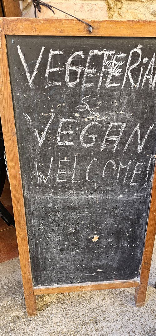 Nice at Albergue La Bodega del Camino in Navarra