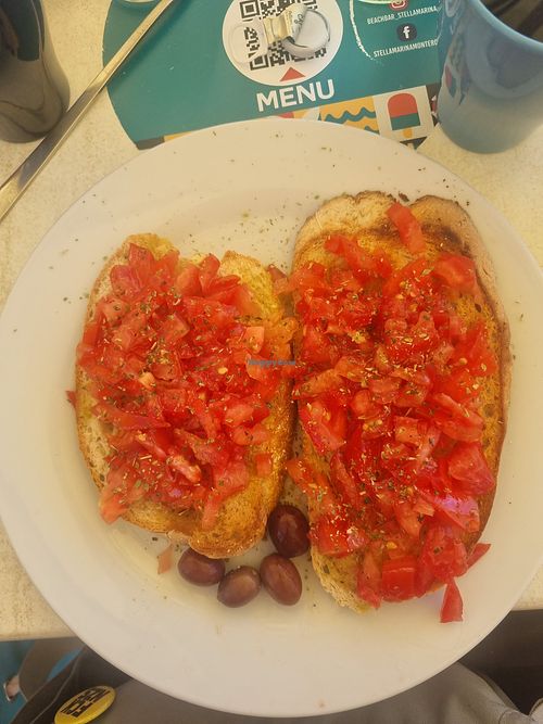 Buschetta with tomato, garlic, olive oil and oregano at Beach Bar Stella Marina Monterosso Al Mare in Liguria