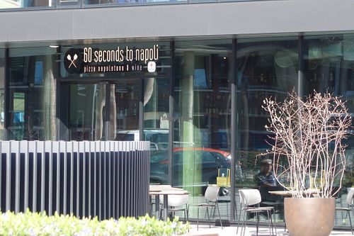 Entrance at 60 Seconds to Napoli in Duisburg