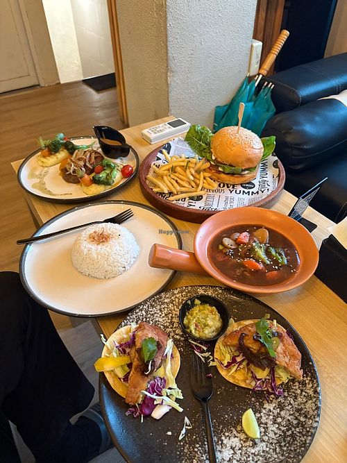 Vegan tacos, soup, burger and "steak" at Caribu Coffee & Friends Cafe in Jimbaran