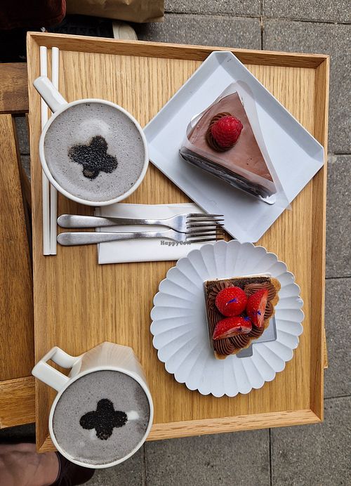 Vegan gebakjes at NOiAA in Zuid-holland