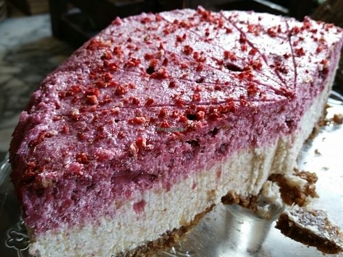 raw strawberry cheesecake at La Valle in North London