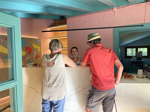 Zuiders charmante omgeving met een vriendelijke bediening. Momenteel, september 2025, drie vegan  at Una Gelats in Catalunya