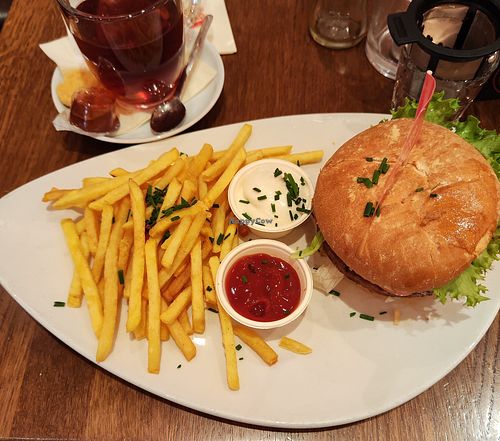 Vegan burger at Cafe Extrablatt Düren in Nordrhein-westfalen