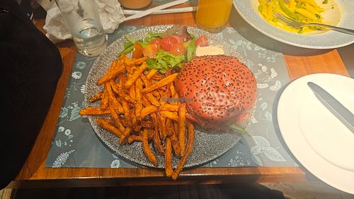 FALAFEL BURGER 200GR at Cafe la Mode Acropolis in Lefkosia