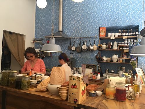 The counter  at Hummus Amamamusi in Krakow