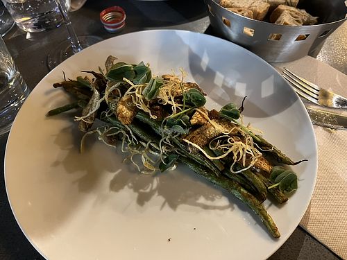 Grilled green beans with fried mushrooms  at Restaurant L'Ephémère in Pays De La Loire
