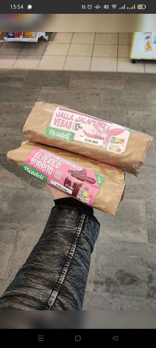 Wraps at Narvesen Jernbanetorget T-bane in Oslo