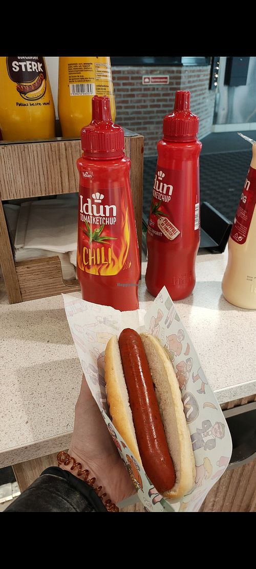 Vegan hotdog at Narvesen Jernbanetorget T-bane in Oslo