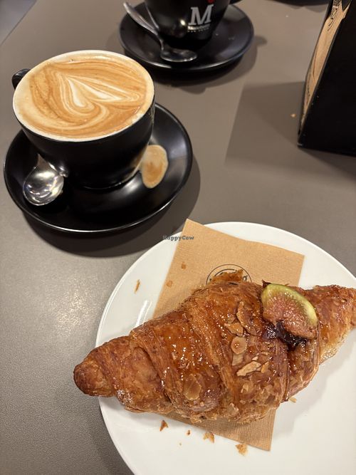 cornetto vegano fichi   at Menchetti Perugia in Umbria