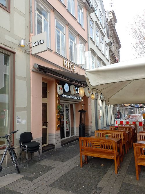 Eingang in der Fußgänger*innen-Zone at RICE vietnamesische Spezialitäten & Sushi in Niedersachsen