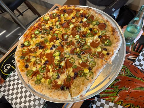 Amazing pizza! Got half red sauce, half sweet potato sauce, allll vegan😄 at Wowee Zowee Pizza in Tustin