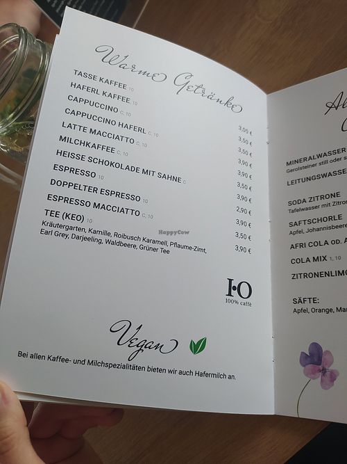 Kaffee auch mit Hafermilch at Café Plan B Bürgerhaus Burghausen in Bayern