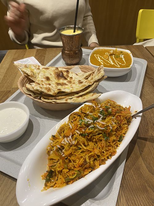 Vegetable biryani & garlic naan  at Punjabi Food Stadhuisplein in Zuid-holland