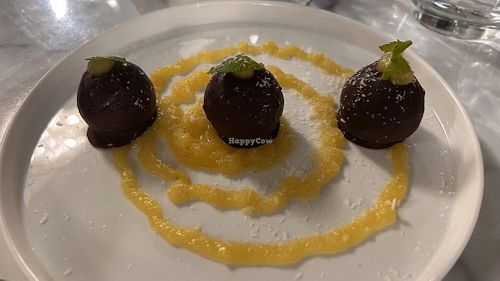 Cuore di cocco ricoperto al fondente (praticamente un bounty)  at Biga Milano - Isola in Milan