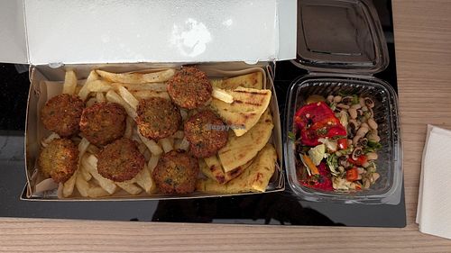  at Polys gyradiko in Volos