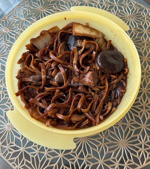 Braised Yee Mien ( takeaway)   at Su Xin Kitchen Vegetarian in Singapore