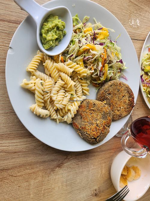 Linsenpatty, Pasto, Salat, Guacamole at La Huerta Naturalmente Saludable in Nariño