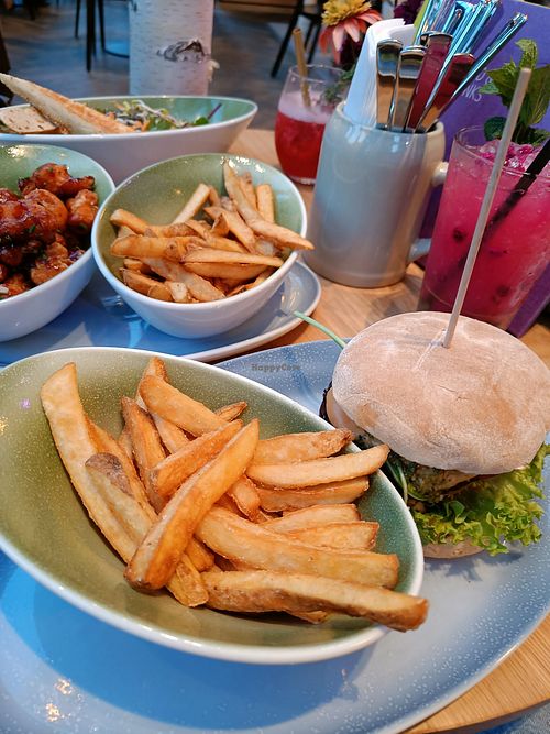 Burger, fries, cauliflower bites at Hans im Glück - Den Haag Passage in Zuid-holland
