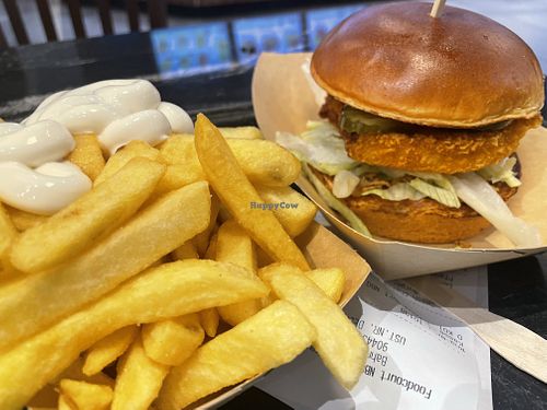 Chicken Burger Menu  at Pommes Freunde in Bayern