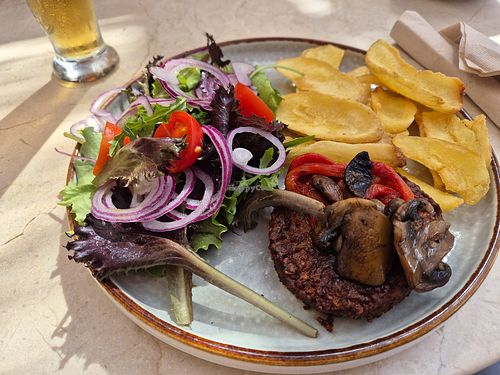 Vegan burger at RIBBAÍ Ribeira d'Ilhas in Lisboa
