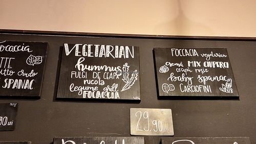 Vegatarian = vegan at AntreU Focaccerie in Județul Brașov