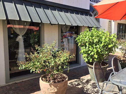 Welcome atmosphere at Yaya's Thai Restaurant in San Antonio