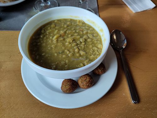 Vegane Erbsensuppe mit Falafel. Große Portion at Kloster Gaststätte in Nordrhein-westfalen