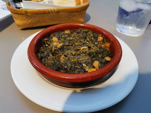 Espinacas con garbanzo at Vegan Rock in Sevilla