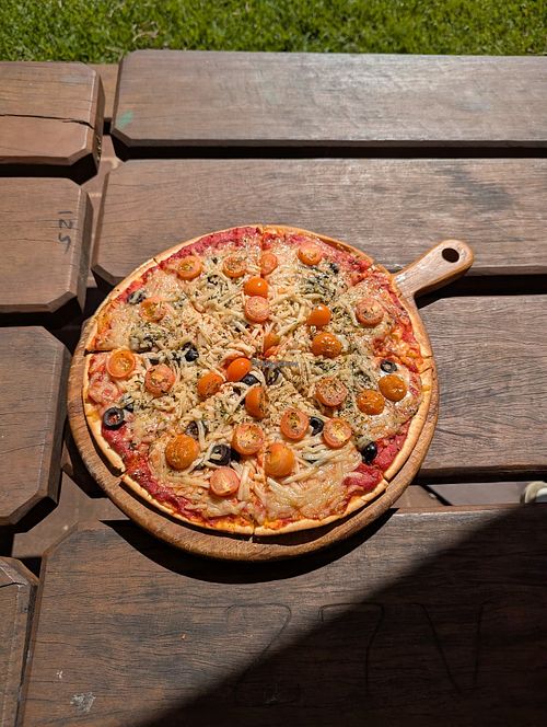 Vegan cheese! Margherita + olives at The Federal Hotel in Childers